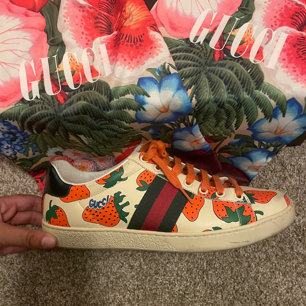 Gucci Cream and Orange Strawberry Sneakers - Picture 4 of 6